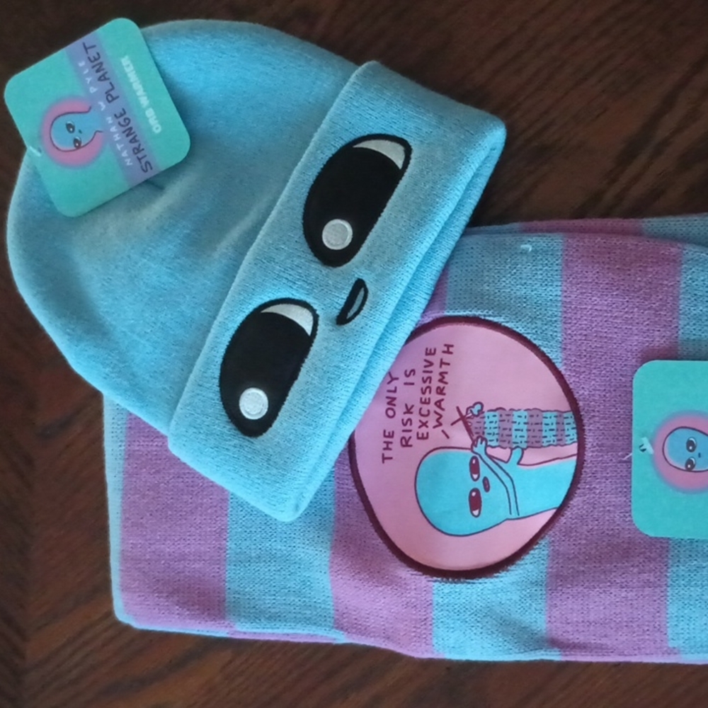 Strange Planet winter hat and scarf set NWT